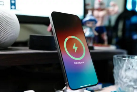 防城港苹果15换屏服务分享用什么充电器给iPhone15充电更好 